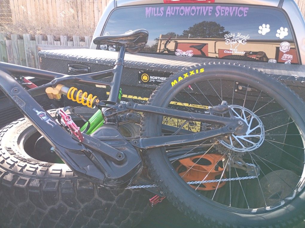 2019 Specialized Renevo Turbo Downhill Racing Mountain Bike