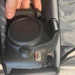 Canon Rebel T7 