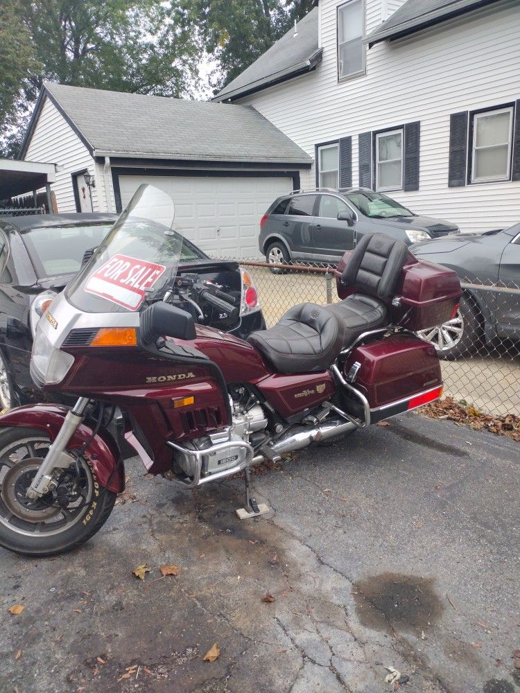 1984 Honda Goldwing 3.000 Or Best Offer