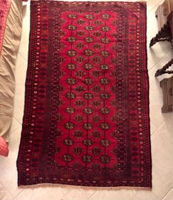 Oriental Rug Vintage Hand-Made  4’ x 6.4’