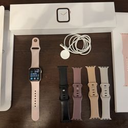 Apple Watch Series 4 Aluminum 40mm A1977 (GPS Only, No Cellular) - Rose Gold - (2018) Used/Great Condition!! 