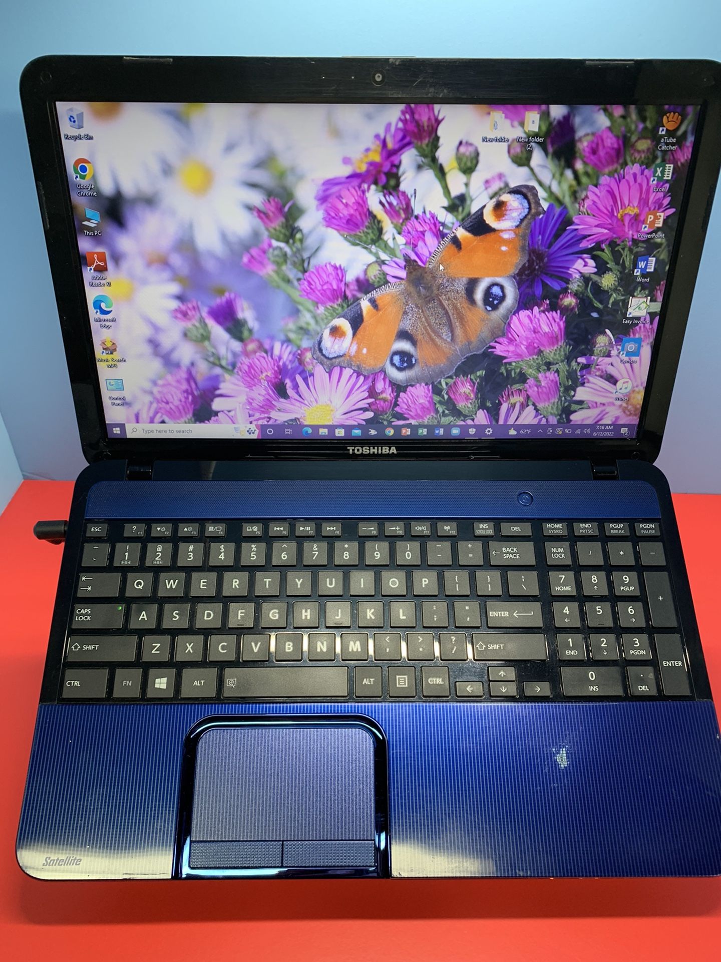 ..TOSHIBA SATÉLITE . .L855S….120 GB SSD...6.0 RAM . READY FOR CLASSES ON LINE OR WORK FROM HOME