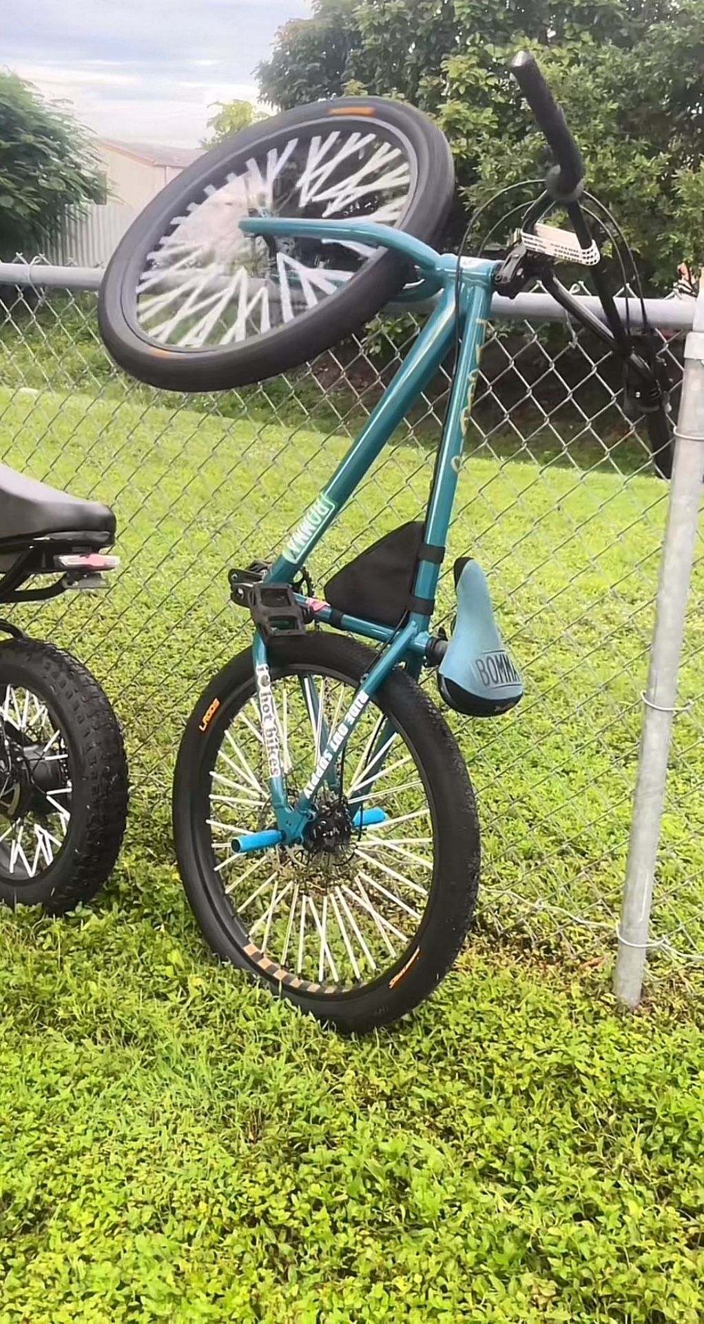 Teal Traffic Bomma (TRADE ONLY
