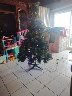 6/5 Ft Wesley Spruce LED Prelit Tree Indoor Use Only Que Tips With 300 Color Changing.LED.lights Preilumiado