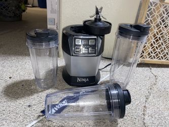 Ninja Blender with 3 Cups!