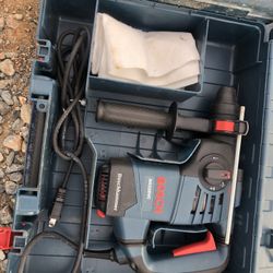 BOSCH ROTARY HAMMER DRILL 