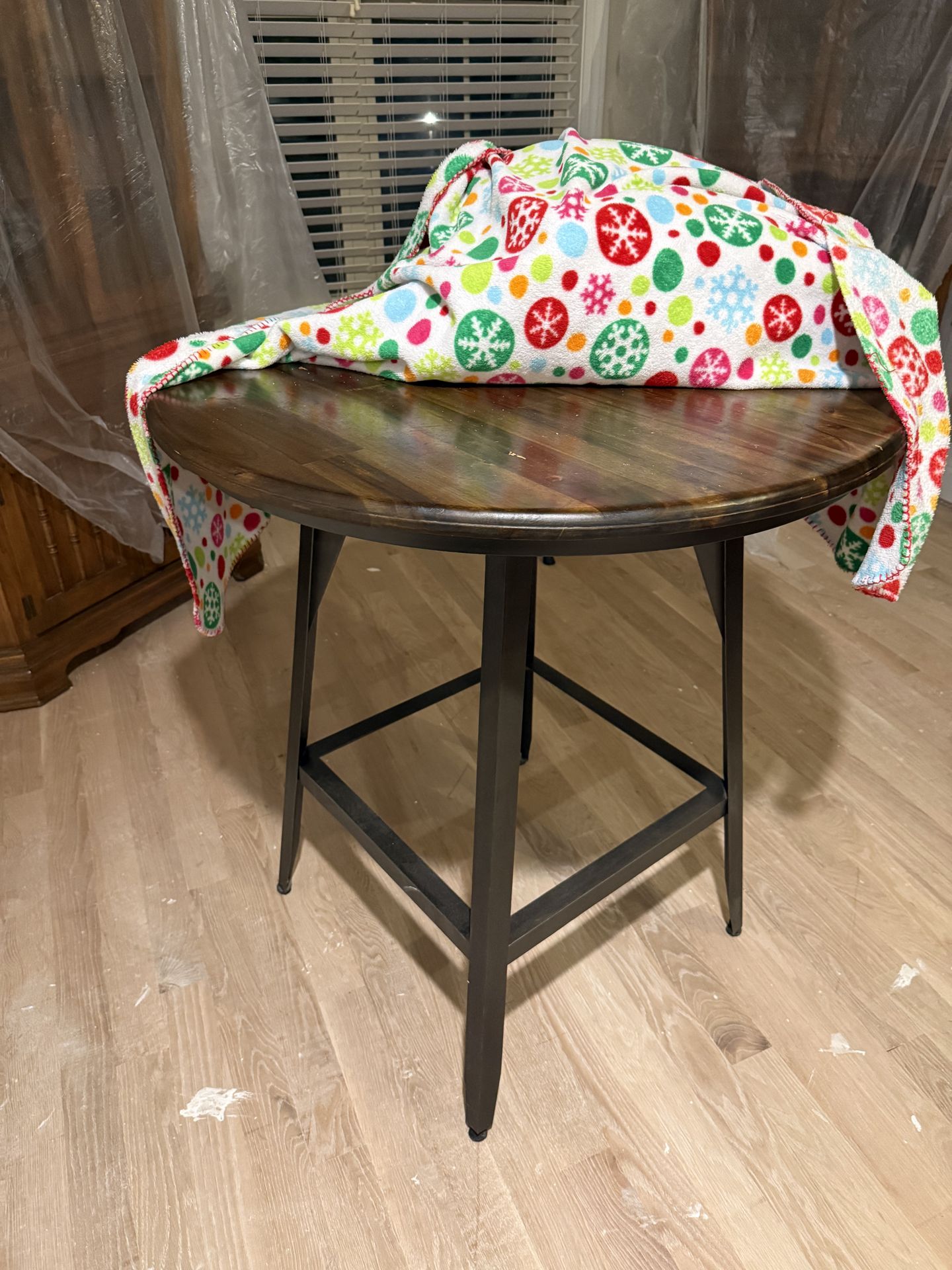 Bar height table and 4 swivel chairs