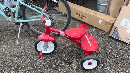Tricycle radio flyer