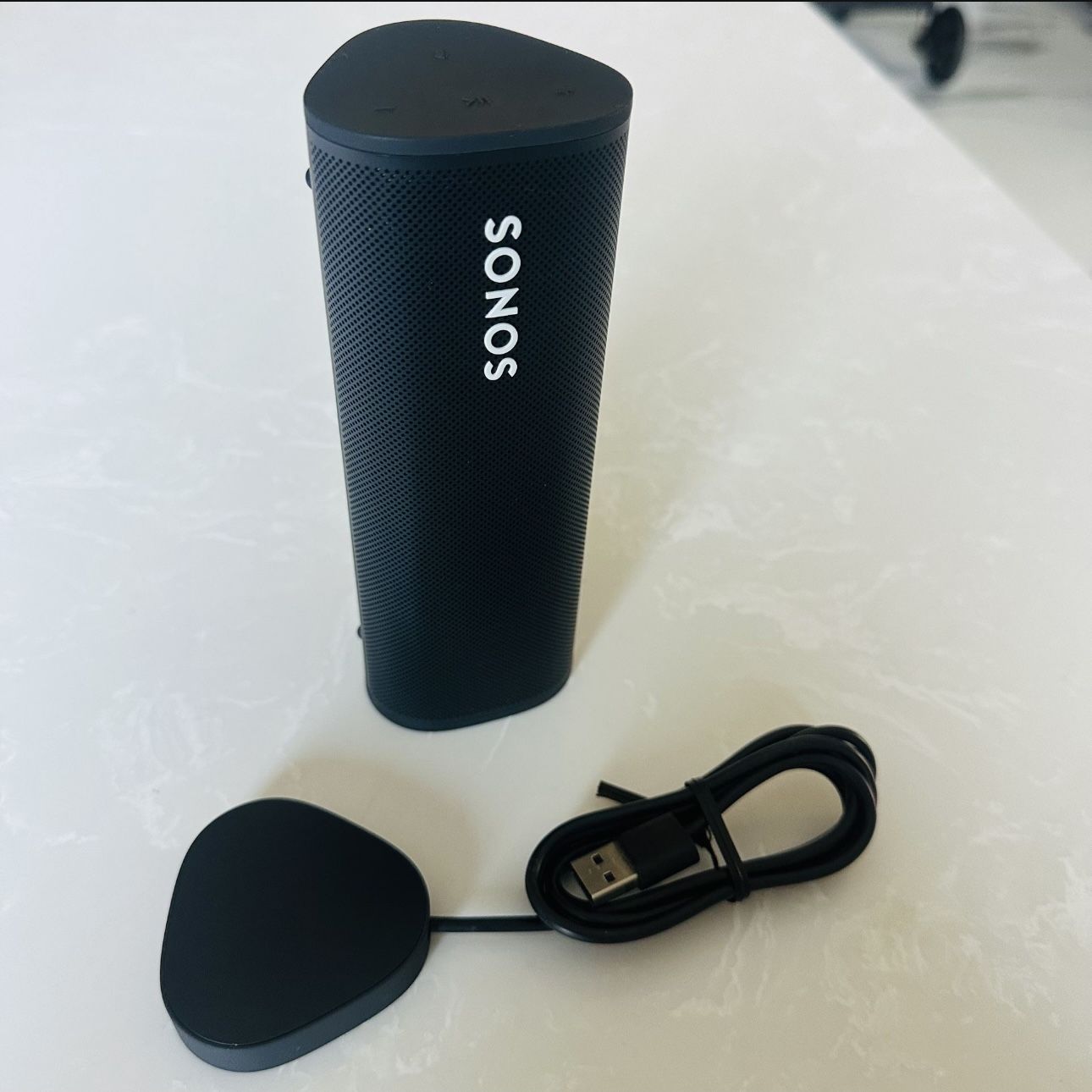 Sonos - Roam + Wireless Charger Bundle (Each) - Black