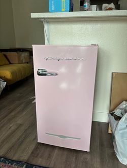 Frigidaire Retro Pink Mini Fridge