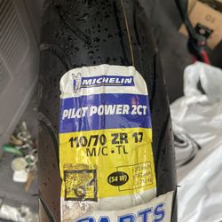Motorcycle tire