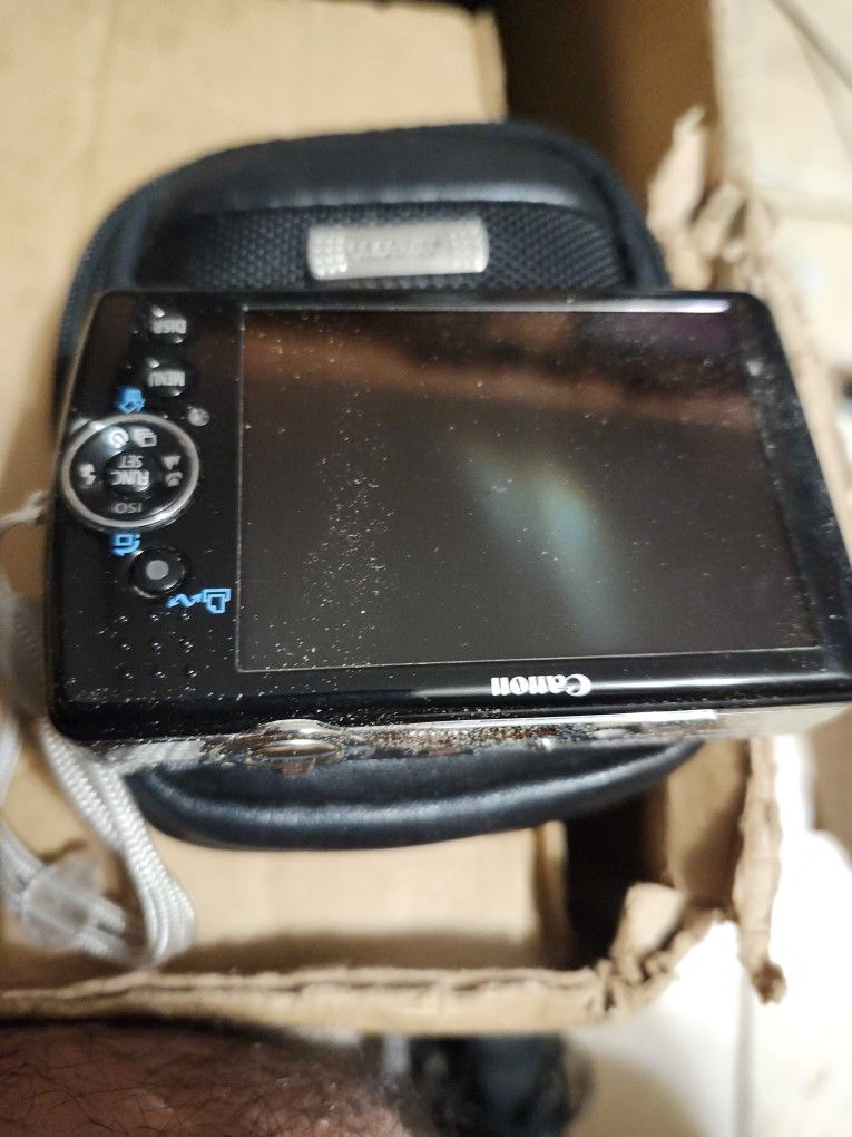 Caonon Camera 60 MegaPixels