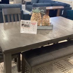 Hallanden Table 4 Chairs 