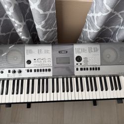 Yamaha Keyboard w/ Stand PSR E413