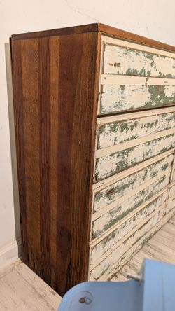 Vintage dresser distressed solid wood 8 drawers vanity table Mid-Century farmhouse shabby chic reclaimed redwood ?