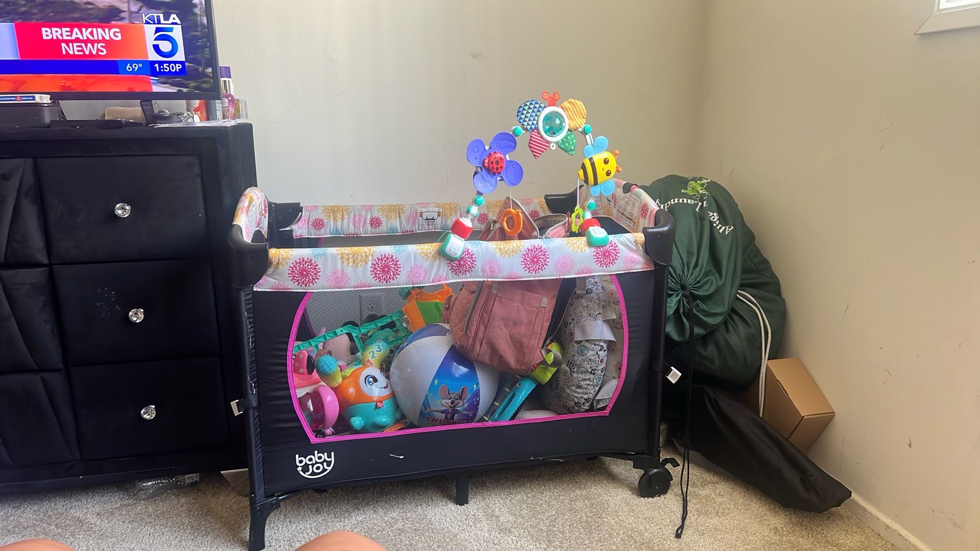 Baby- Toddler play pin with changing table