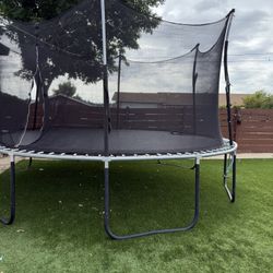Free Trampoline 