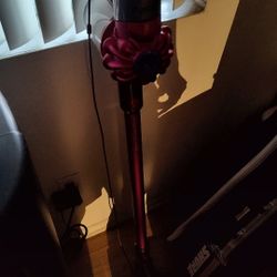 Dyson V7 Cordless Rechargeable Vacuum 