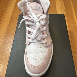 GIRLS JORDAN 1 MID