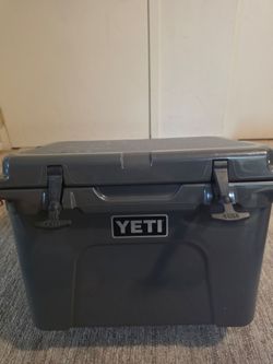 YETI Tundra Hard Cooler Charcoal
