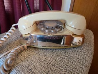 Vintage Bell System Princess Rotary Desk Phone Ivory Western Electric 702B 1965
Land line