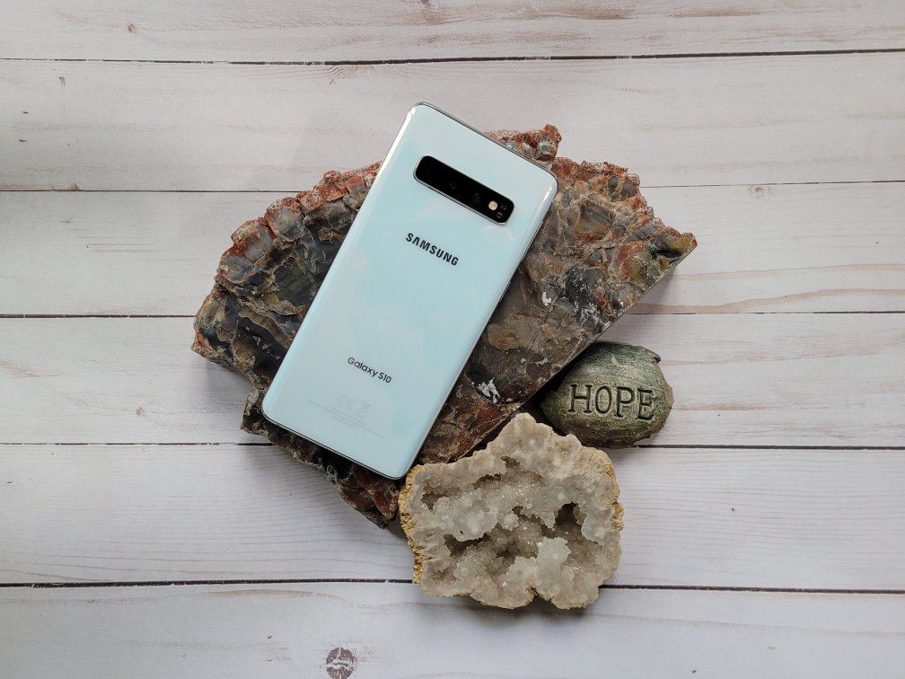 Samsung Galaxy S10 Prism White (Unlocked + Factory Reset + No Cracks)