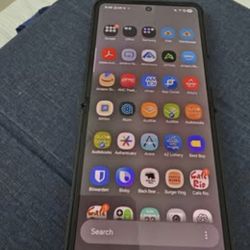 Samsung Galaxy Z Flip 7 - 256 GB - Jetblack (For Parts/Wi-Fi) (Very Good). ~952~