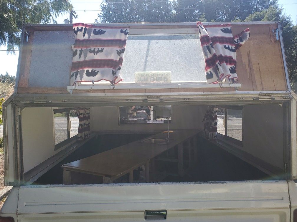 Winnebago Truck Camper/Canopy for Sale in Puyallup, WA OfferUp