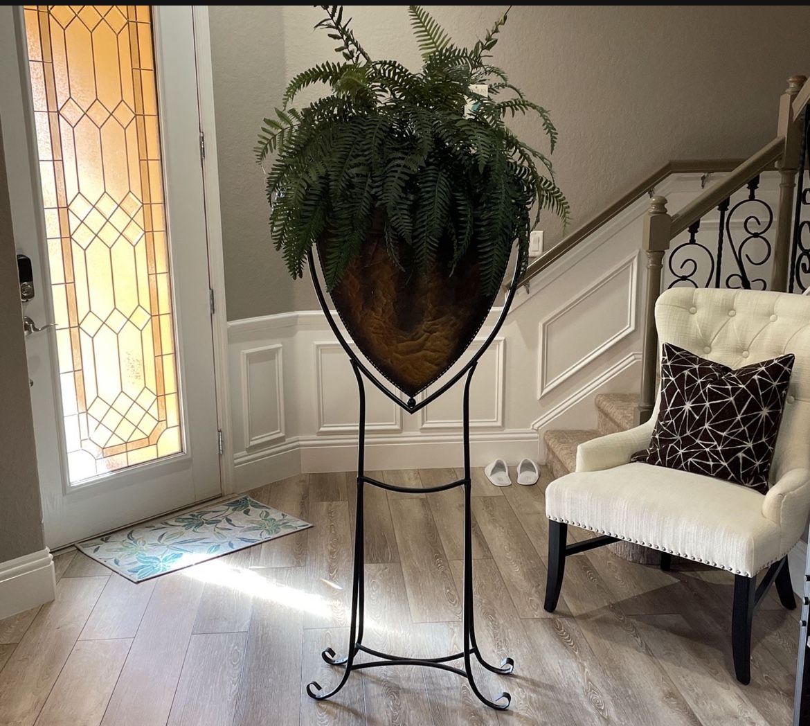 Standing floor plant