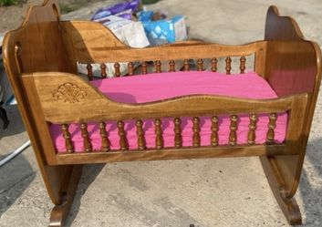 Vintage cradle ... Great condition