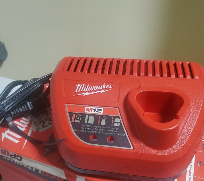 Milwaukee Battery Charger M12