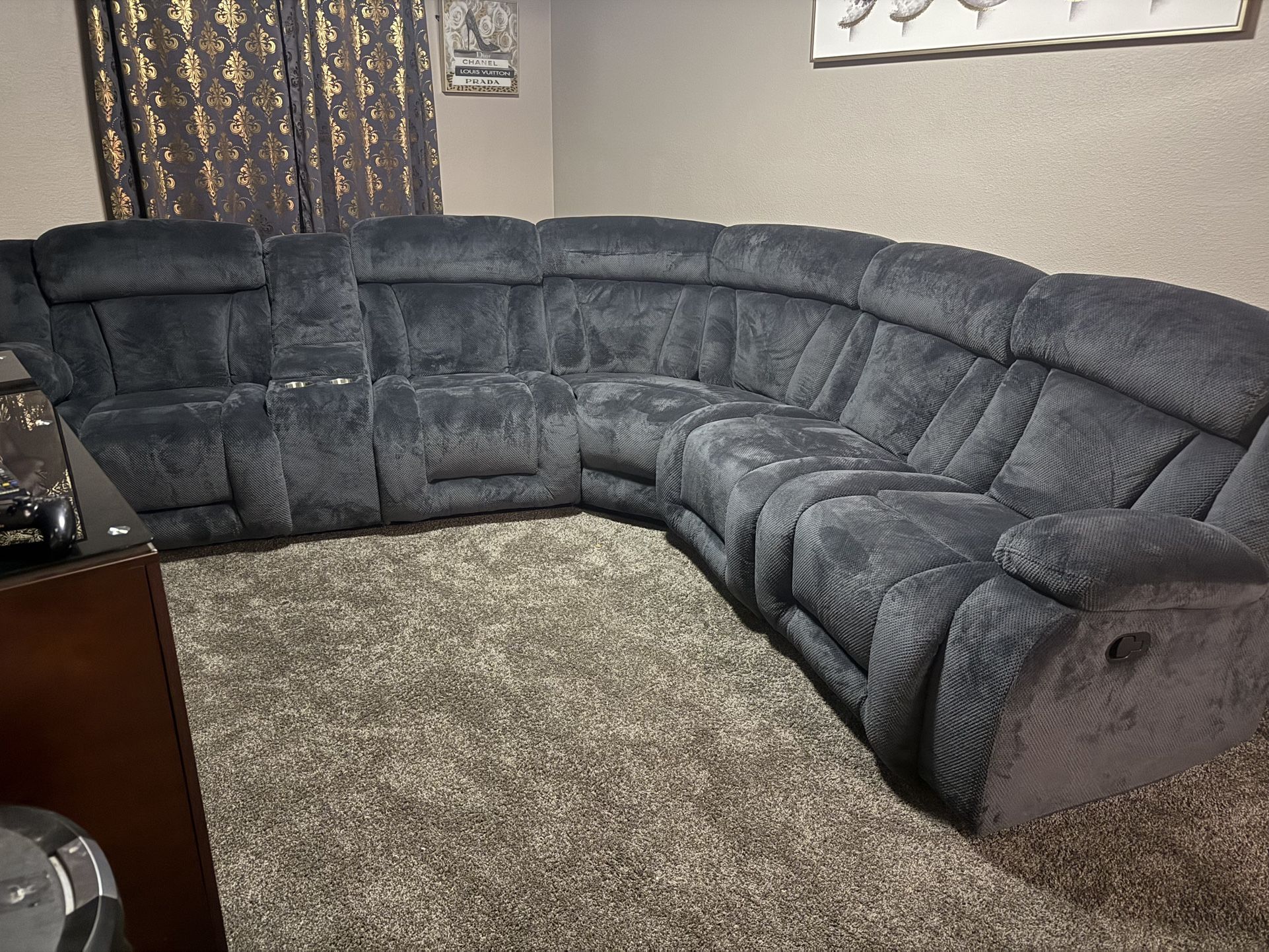 New 3 Reclining Sectional. Grey Plush Velvet. 124 X 111x40H. Free Delivery!