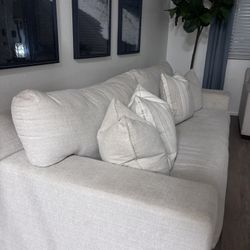 Couch/ Sofa 
