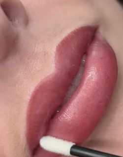 Lip Blushing