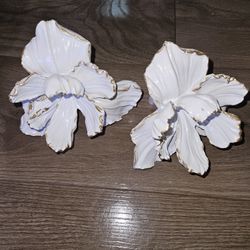 White And Gold Flower Table Decor