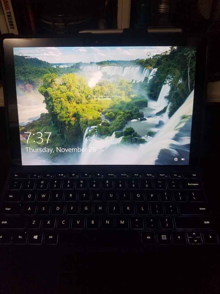 Microsoft Surface Pro 4 (Keyboard, Stylus, Cover Incl.)