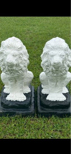 Large solid concrete lions/ price is for the set of 2/ free delivery
