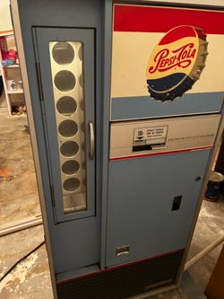 Vintage vending machine Pepsi vendo