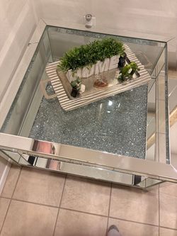 Living room mirror finish table