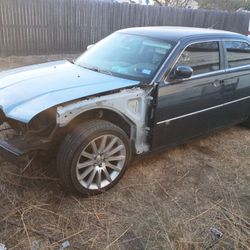 6.1L V8 Hemi Engine And Tranny. 