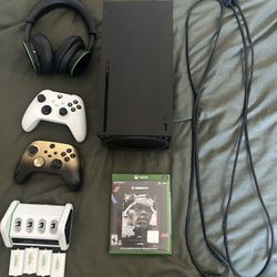 Xbox Series X / Headset / 2 Controllers / Rechargeable Battery’s 