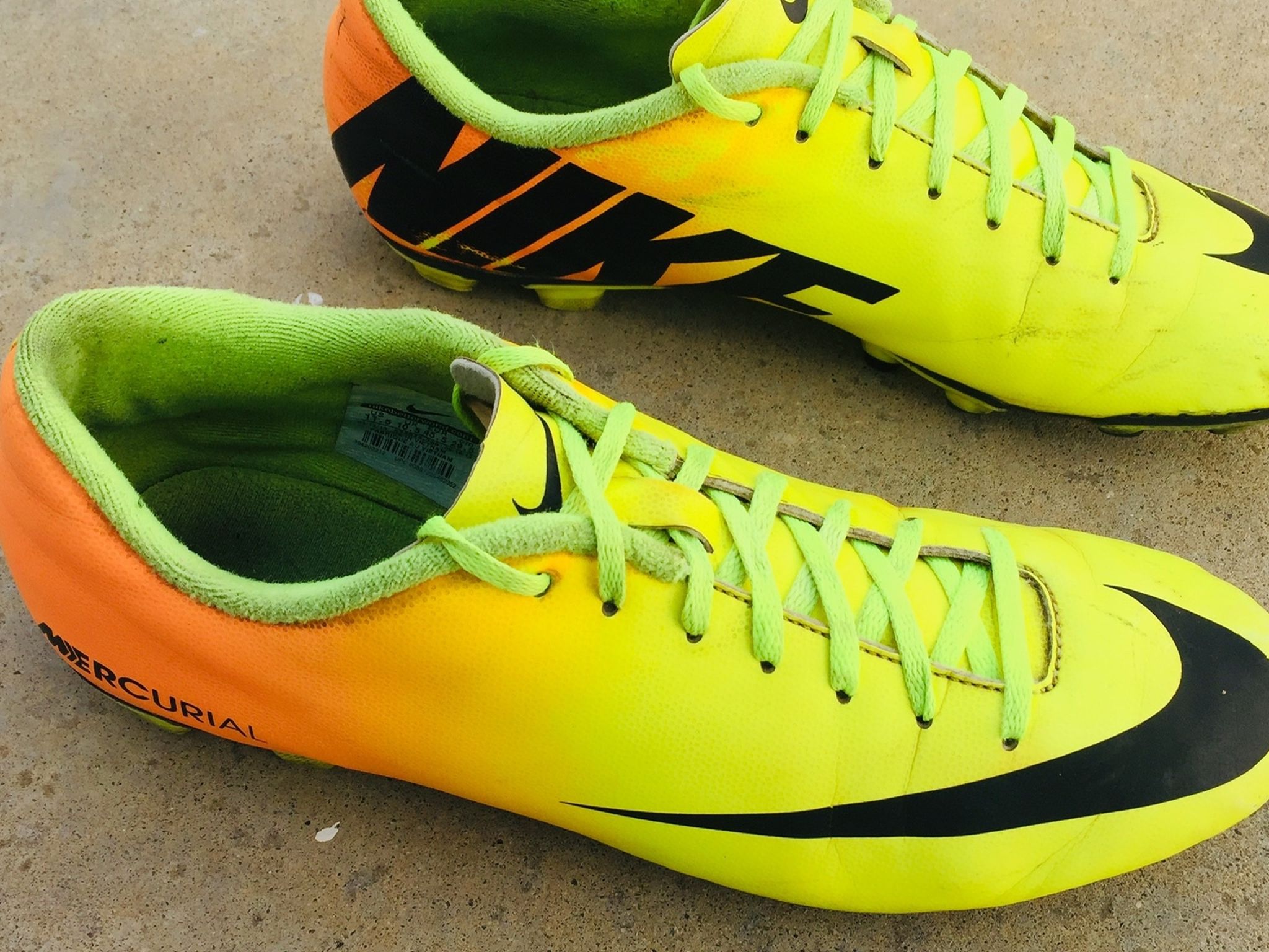 NIKE Mercurial Vapor Mens Soccer Cleat 11.5 Yellow Orange Neon