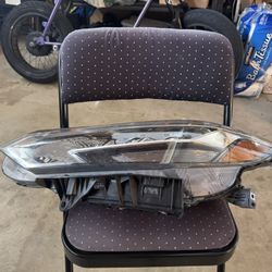 2021 Nissan Sentra Driver Side Headlight OEM (Excellent Condition)