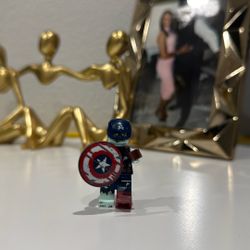 Zombie Captain America Lego minifigure ( Real LEGO!!)