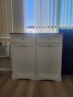 WHITE WOOD DRESSER