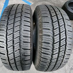 2 USED TIRES MICHELIN LT 225/75/16