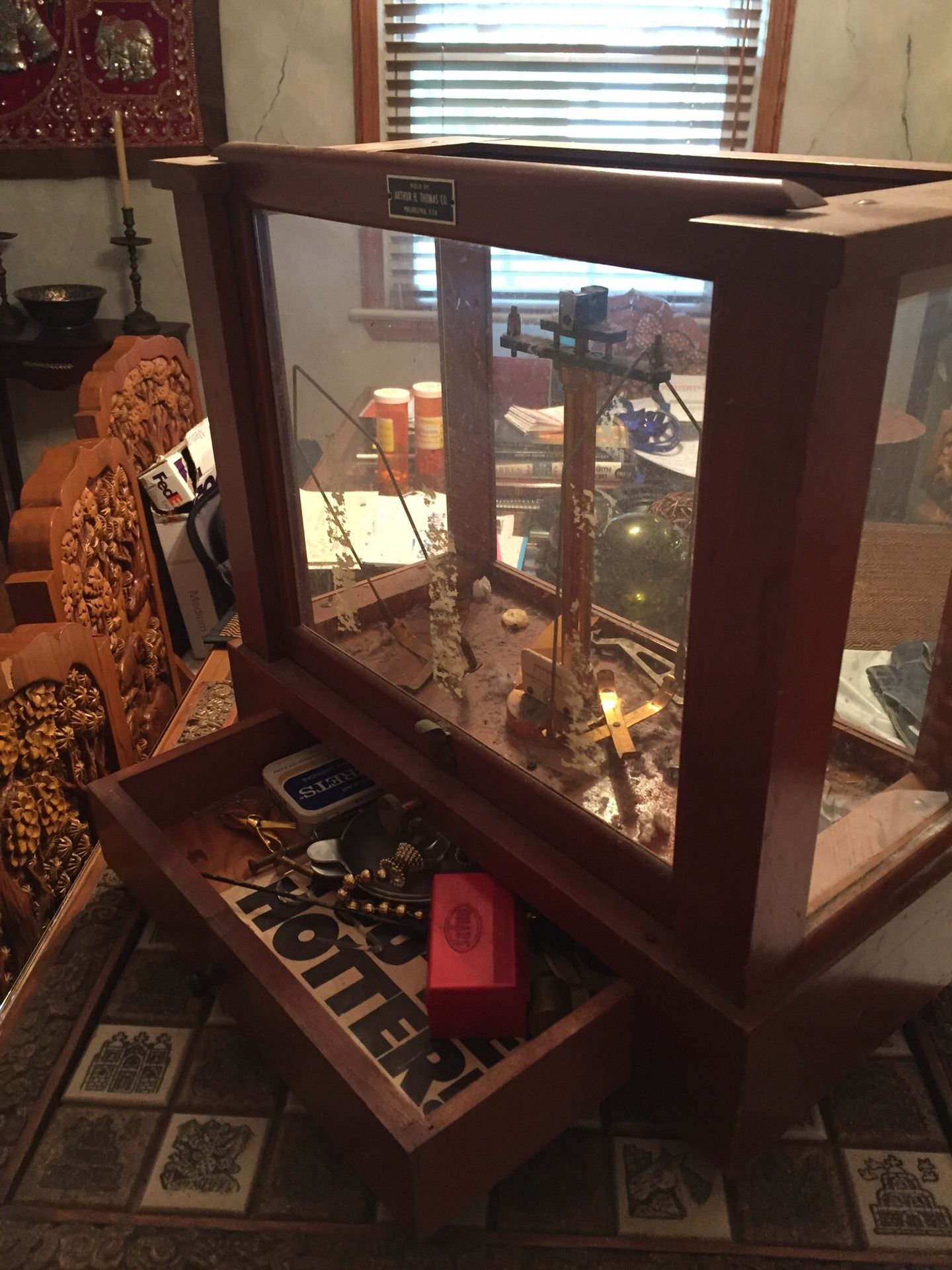 Edmunds Scientific balance scale