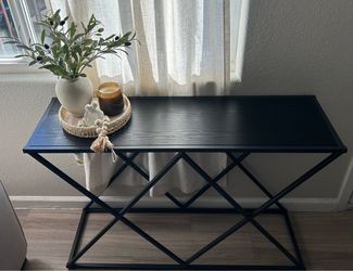 Entry way table
