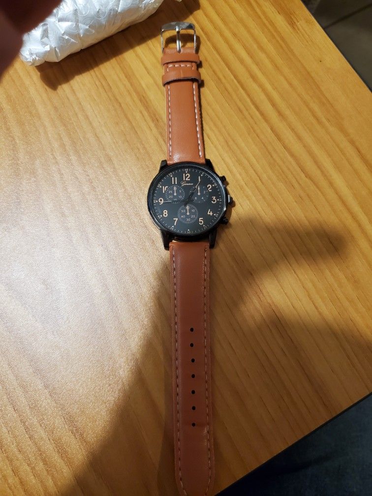 GENEVA MENS WATCH NEW IN PLASTIC/ COMES WITH 3 BRACELETS DOWELS ON WATCH ARE FOR SHOW ONLY