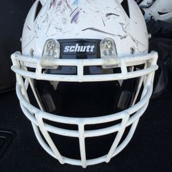 Schutt Youth Vengeance A11 2.0 Football Helmet (X-Large)